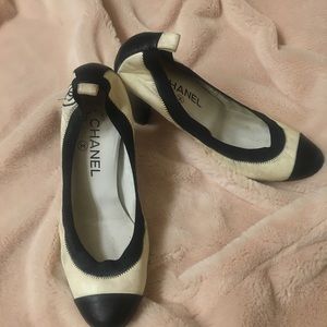 Vintage chanel pumps